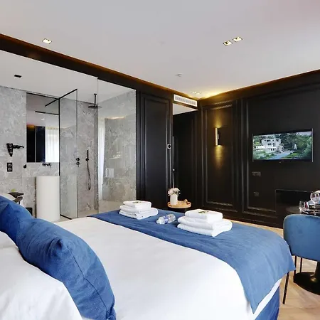 Couples Getaway Unit With Jacuzzi - Center