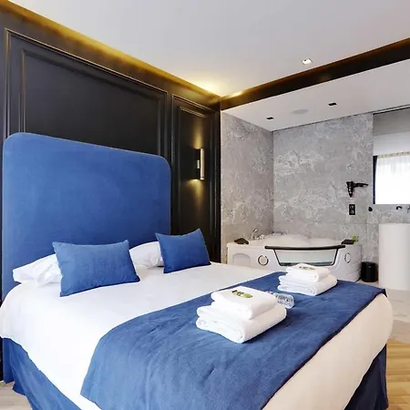 Holiday home Couples Getaway Unit With Jacuzzi - Center *