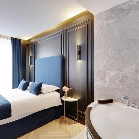 Couples Getaway Unit With Jacuzzi - Center Paris
