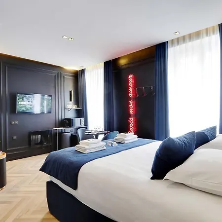 Couples Getaway Unit With Jacuzzi - Center Holiday home Paris